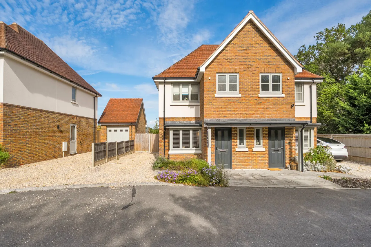 2 bed house for sale — Meadow Way, Thatcham, RG19