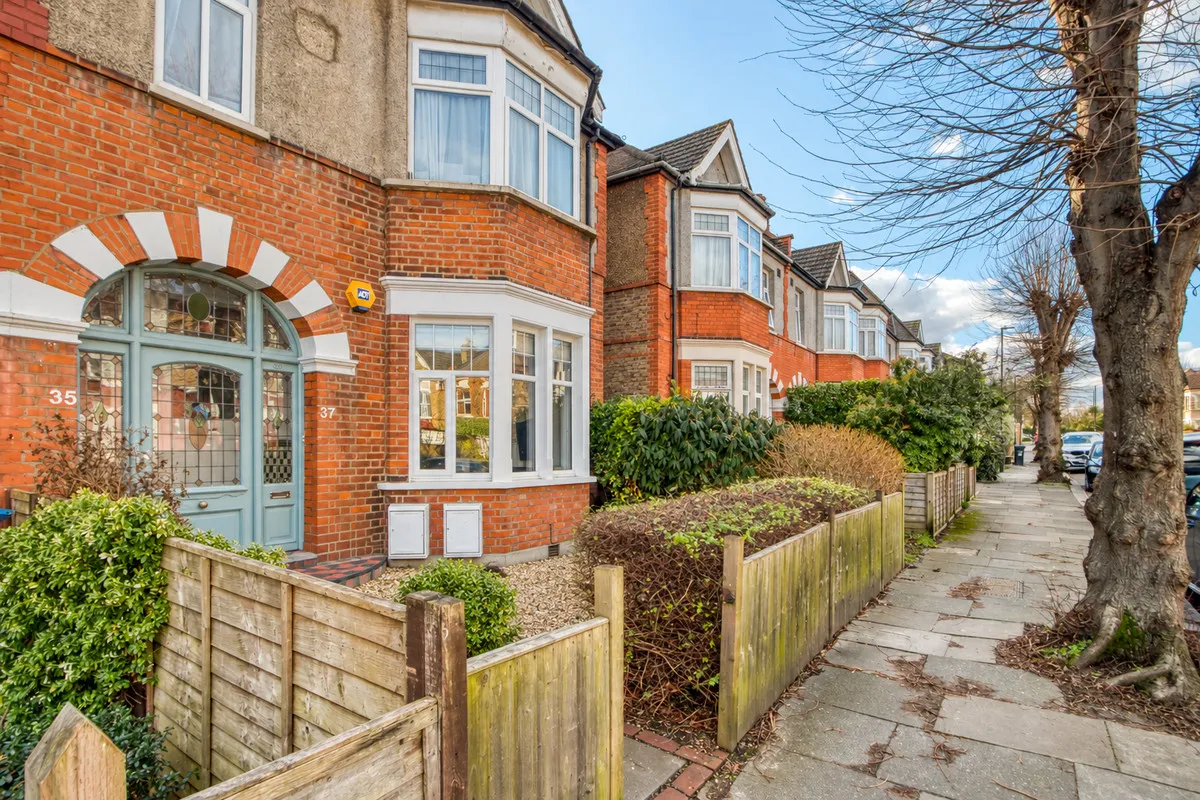 3 bed flat for sale, London, N13