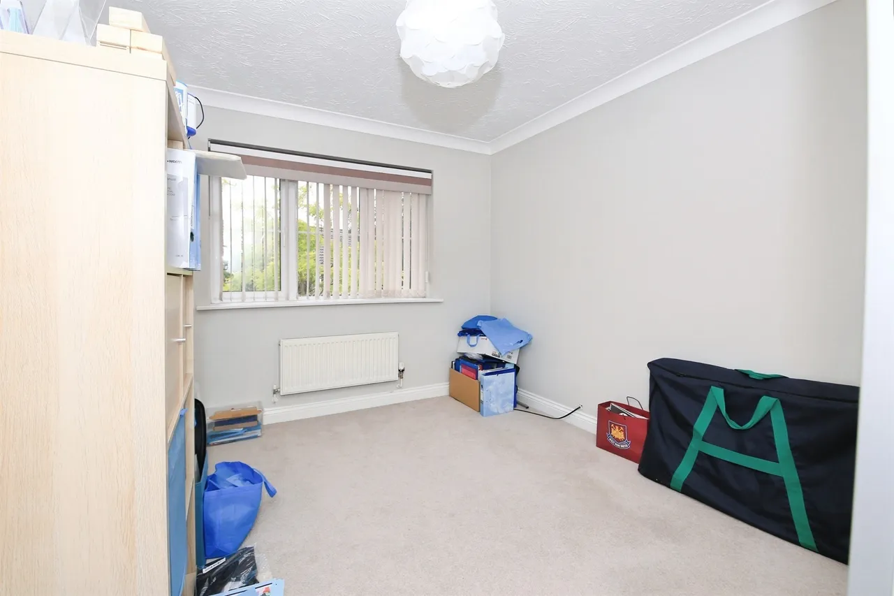 Ford Close, Yaxley, PETERBOROUGH, photo 9