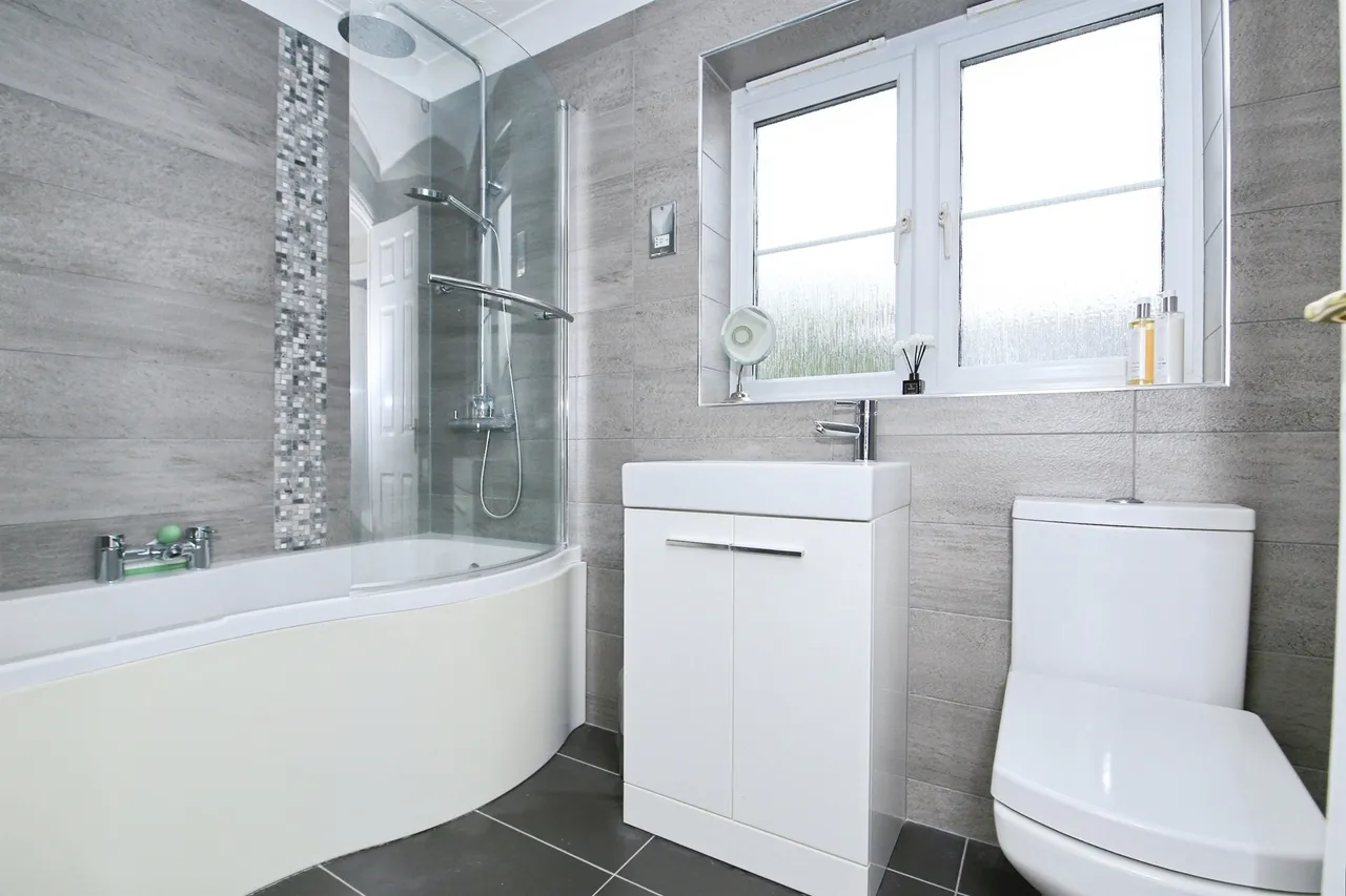 Ford Close, Yaxley, PETERBOROUGH, photo 11