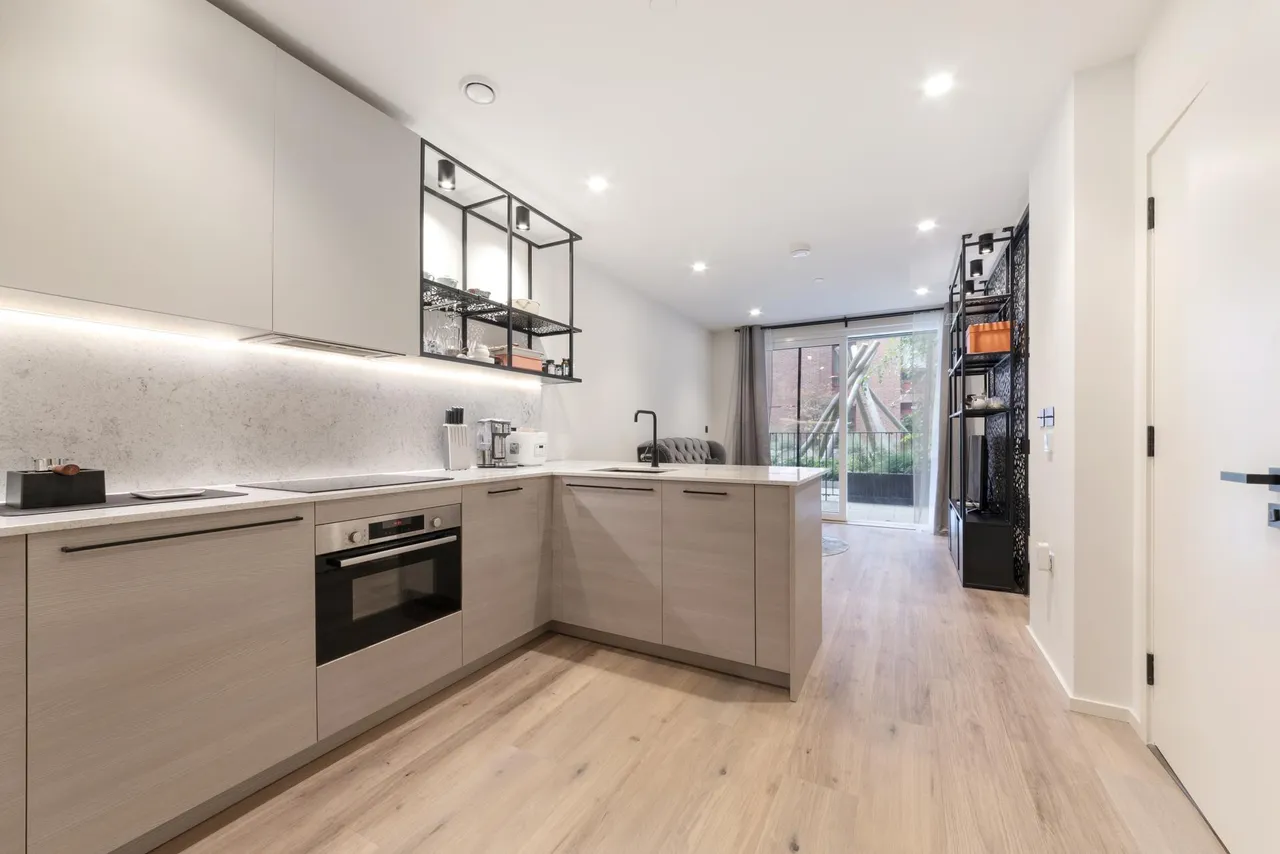 Curlew House, Heron Wharf, E14, photo 3
