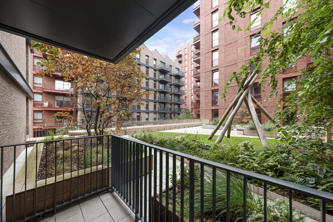 Curlew House, Heron Wharf, E14, photo 7