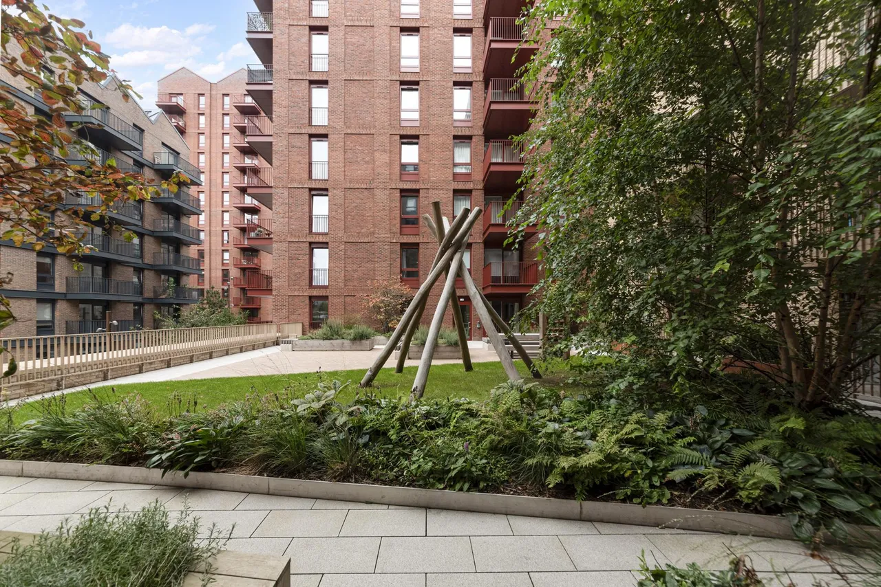 Curlew House, Heron Wharf, E14, photo 11