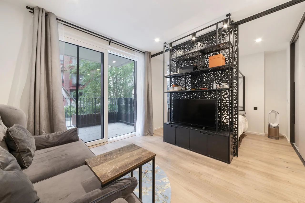 Curlew House, Heron Wharf, E14, photo 2