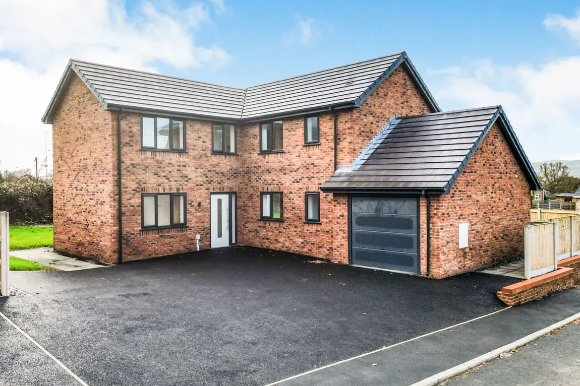 4 bed house for sale — Maes Erw Isaf, Llandyrnog, Llandyrnog, Denbighshire, LL16 4BF