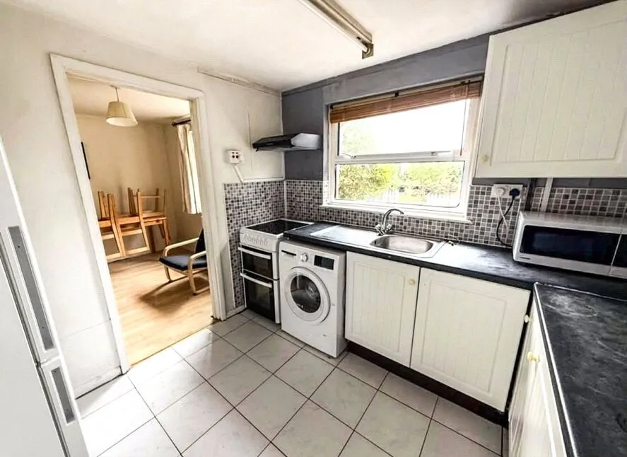 1 bed house to rent, The Crescent, Egham, TW20
