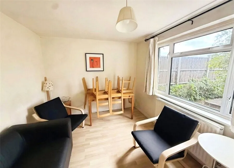 The Crescent, Egham, TW20, photo 3