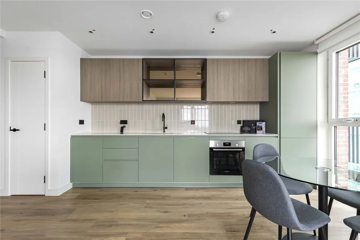 Cedrus Avenue, Southall, photo 2