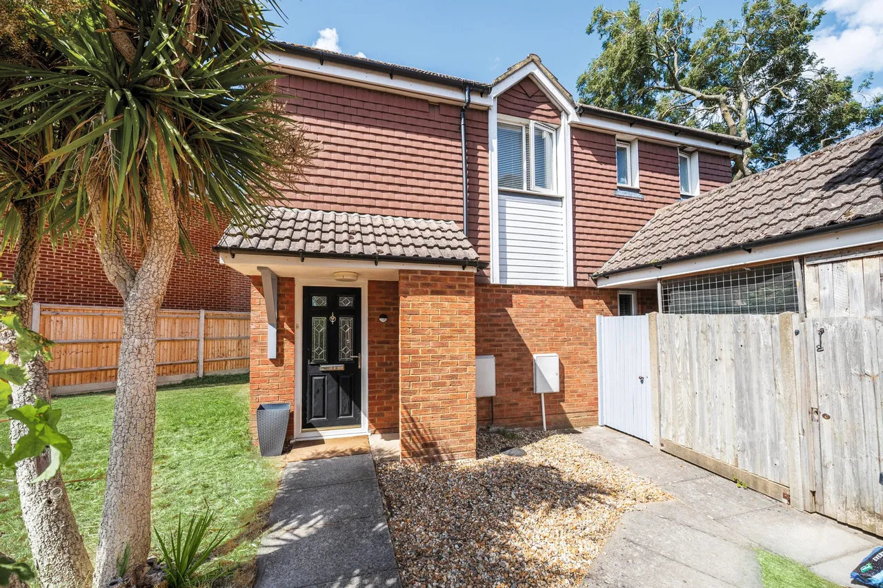 2 bed house for sale — New Road, North Warnborough, Hook, RG29 1EN