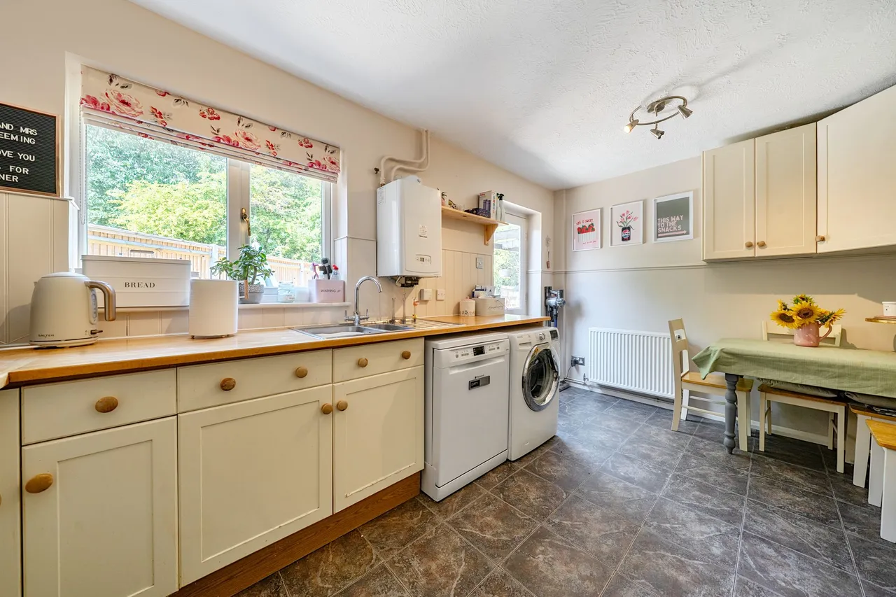 New Road, North Warnborough, Hook, RG29 1EN, photo 2
