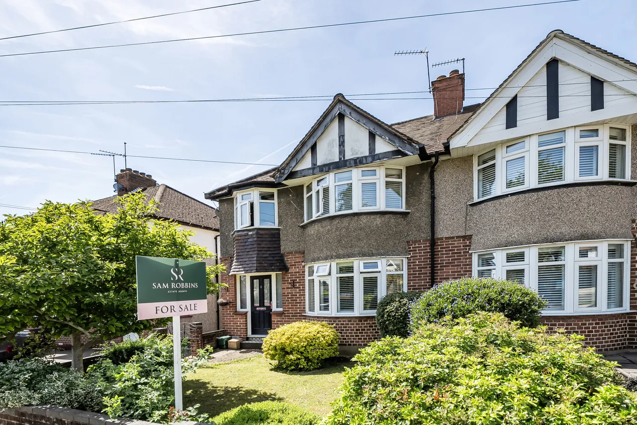3 bed house for sale — Newnham Avenue, Ruislip, HA4