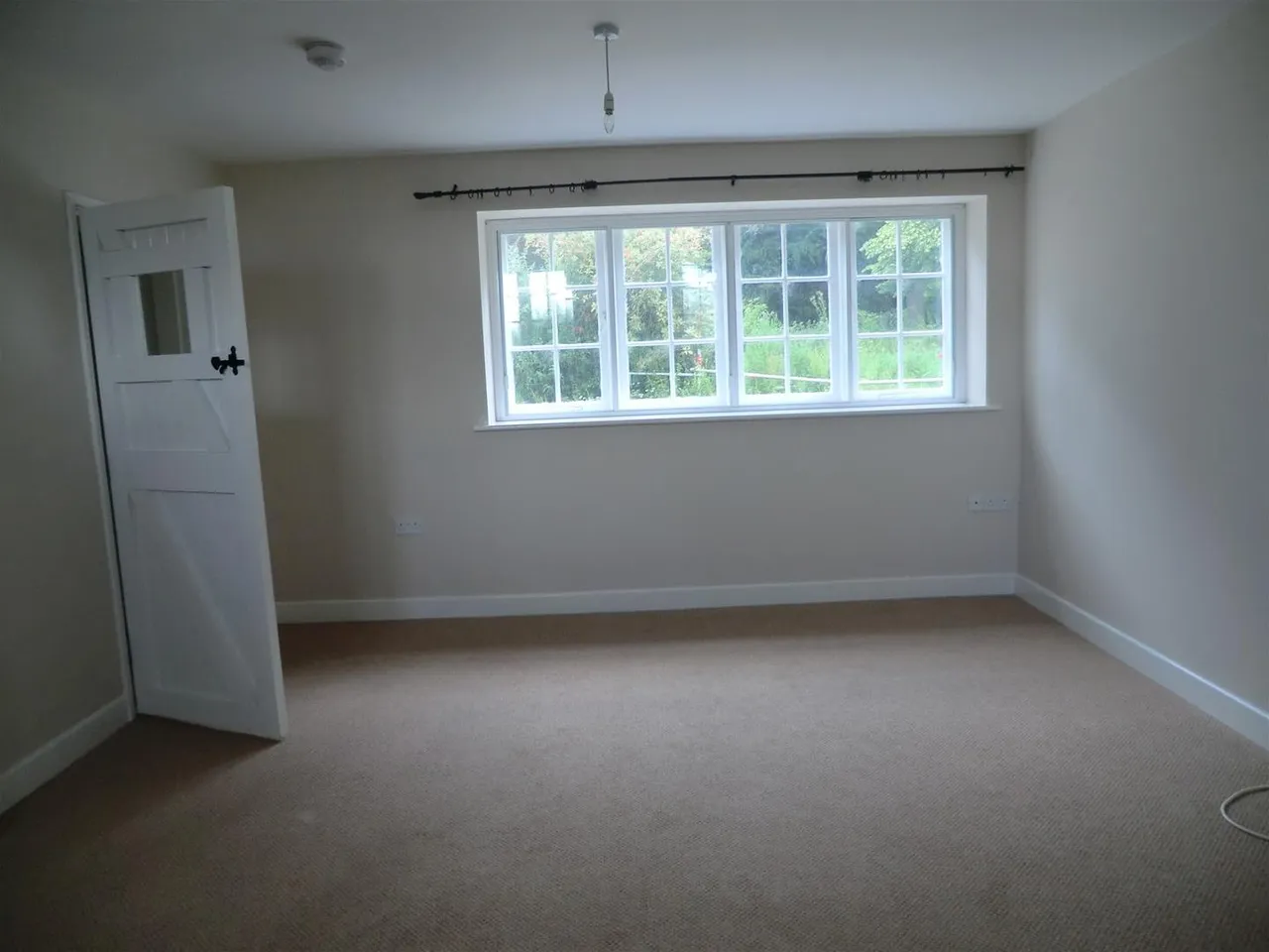 Main Street, Kirklington, Newark, photo 5