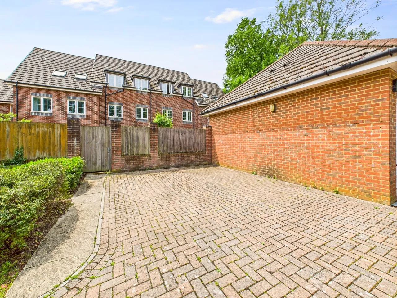 Hawthorn Way, Lindford, GU35, photo 13
