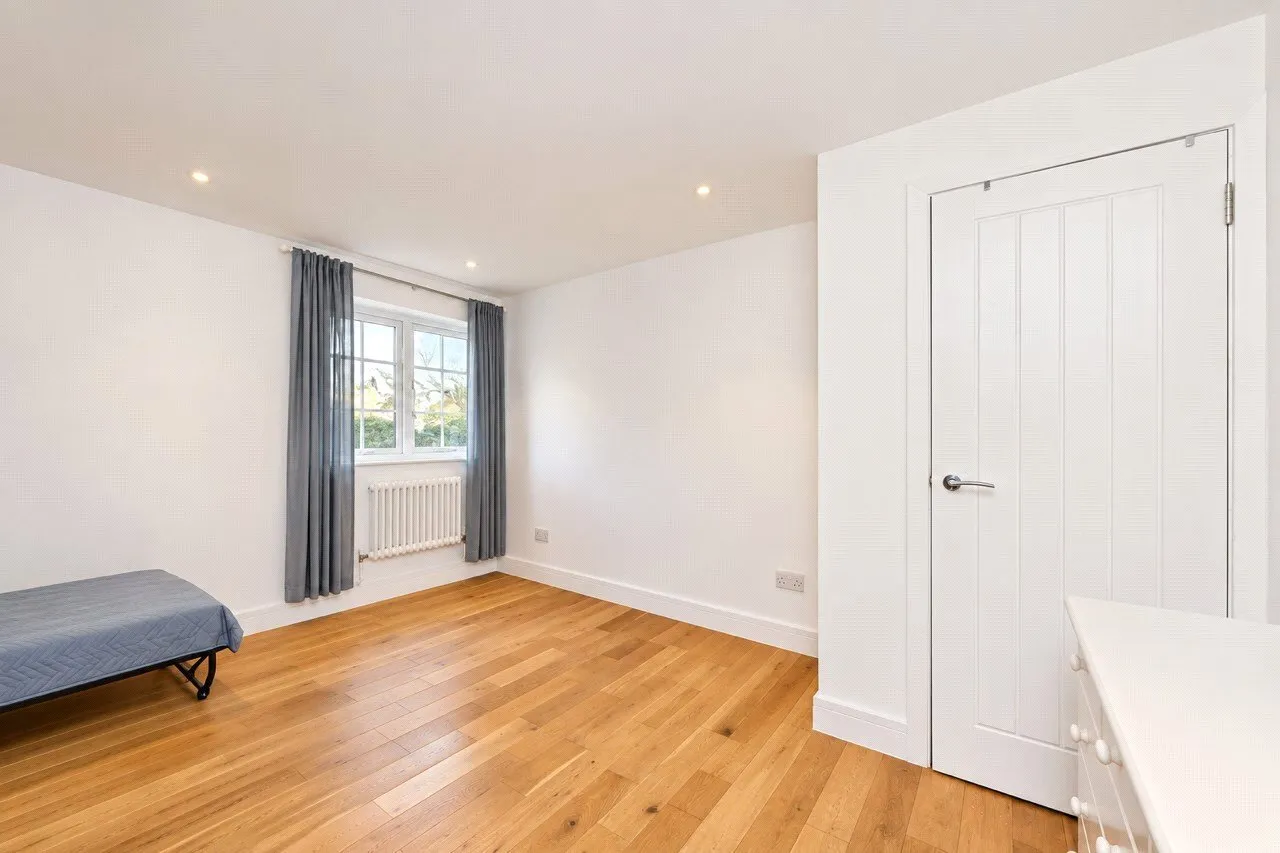 Broomhill Road, Woodford Green, IG8, photo 5