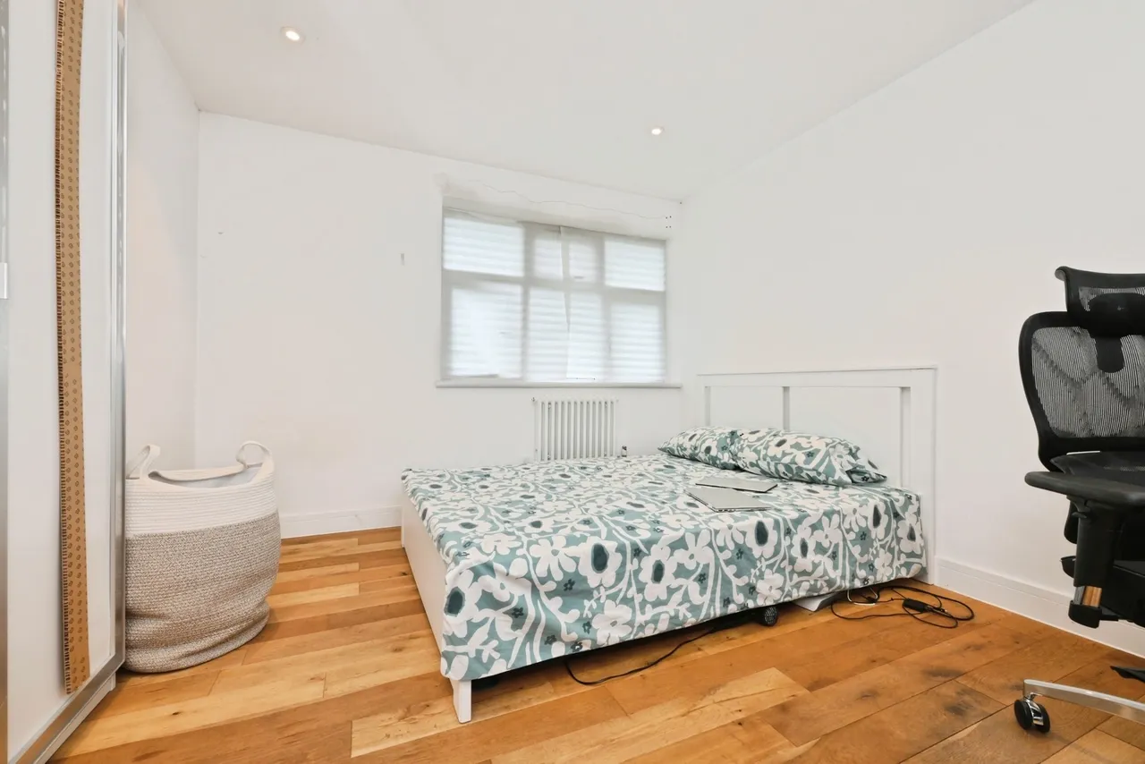 Broomhill Road, Woodford Green, IG8, photo 6