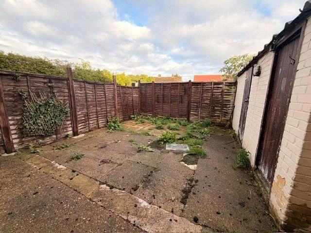 Elsinore Avenue, Staines-Upon-Thames, TW19, photo 10