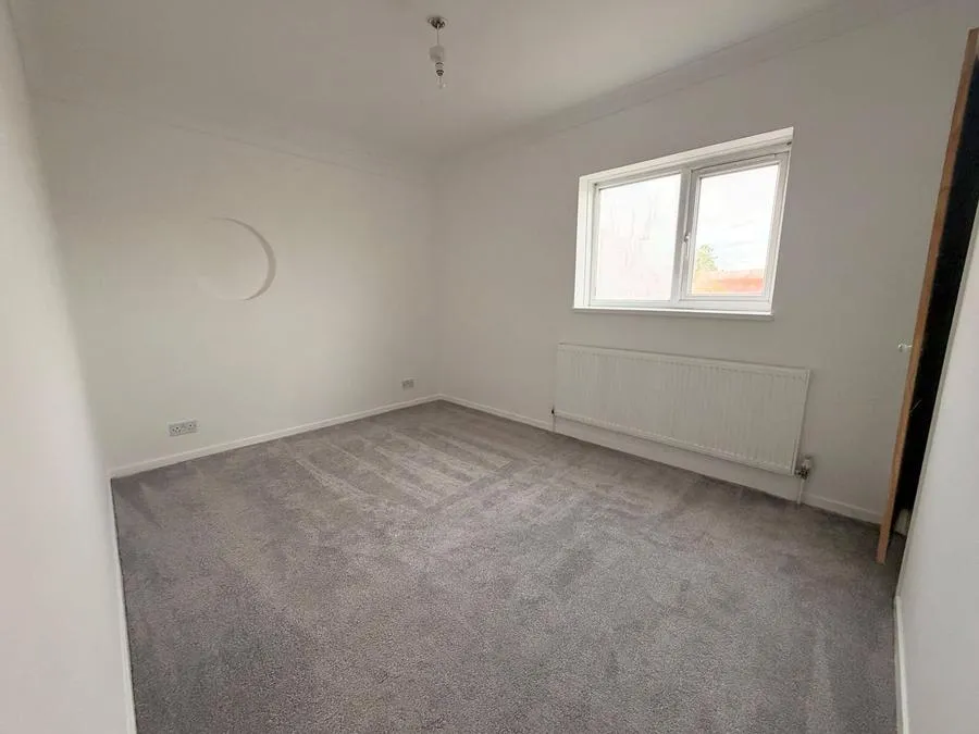 Elsinore Avenue, Staines-Upon-Thames, TW19, photo 5