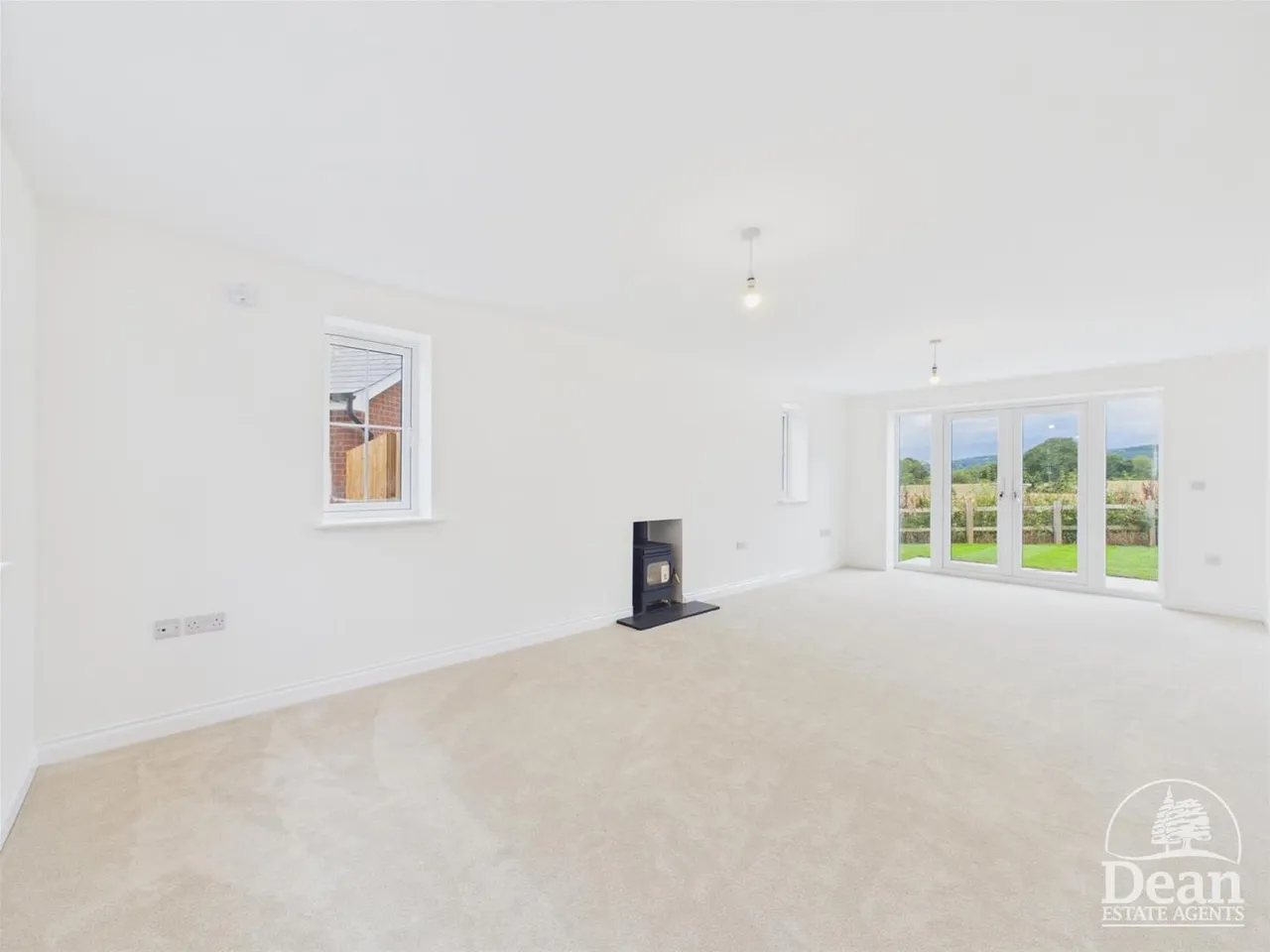 Old Dairy Way, Netherend, GL15, photo 2