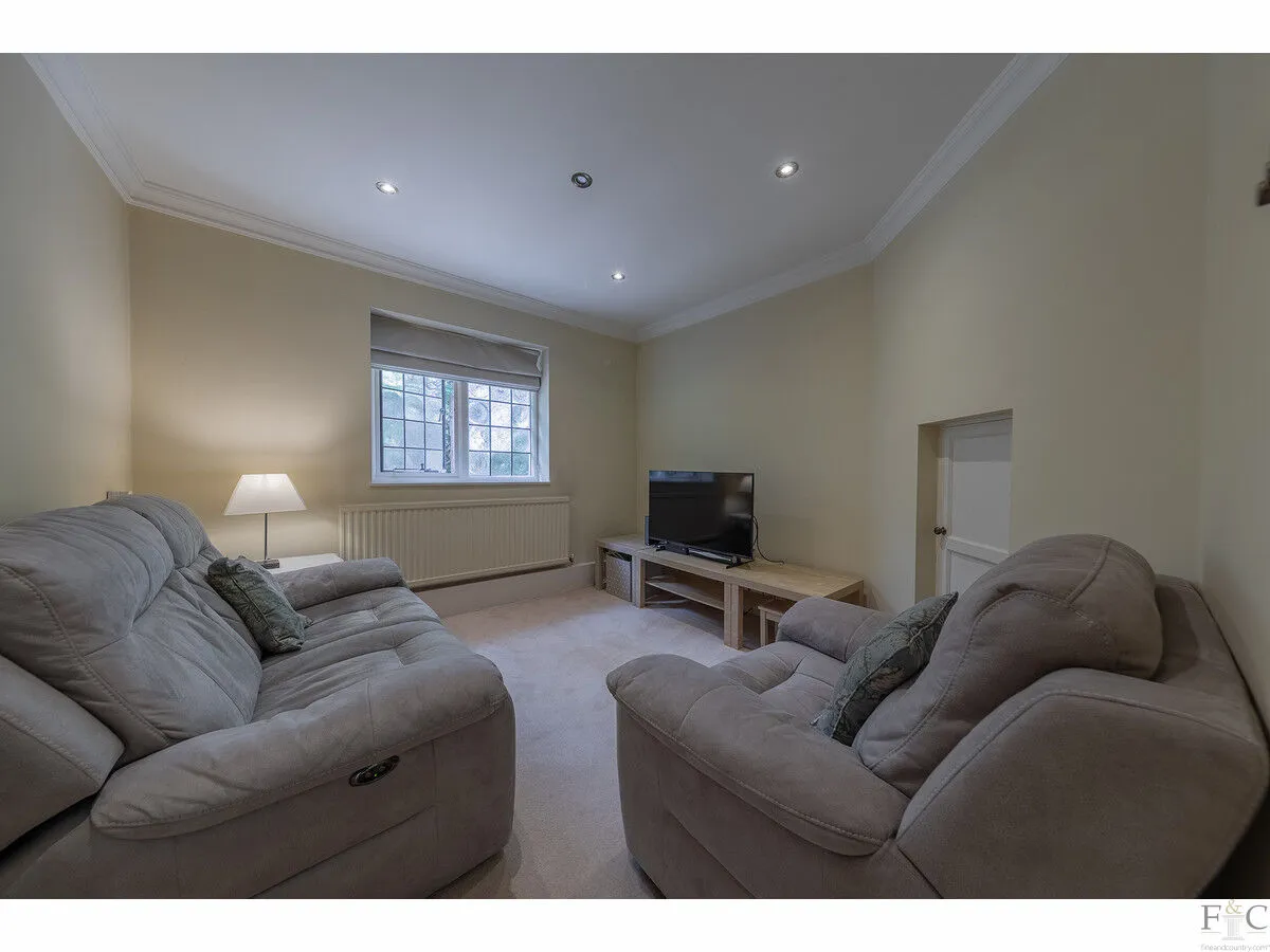 Knighton Grange Road, Leicester, LE2, photo 21