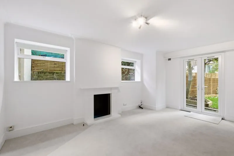 2 bed flat to rent — Crossfield Road, London NW3 4NT