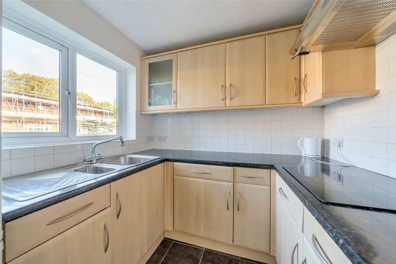 Wordsworth Drive, Cheam, SM3 8HH, photo 2
