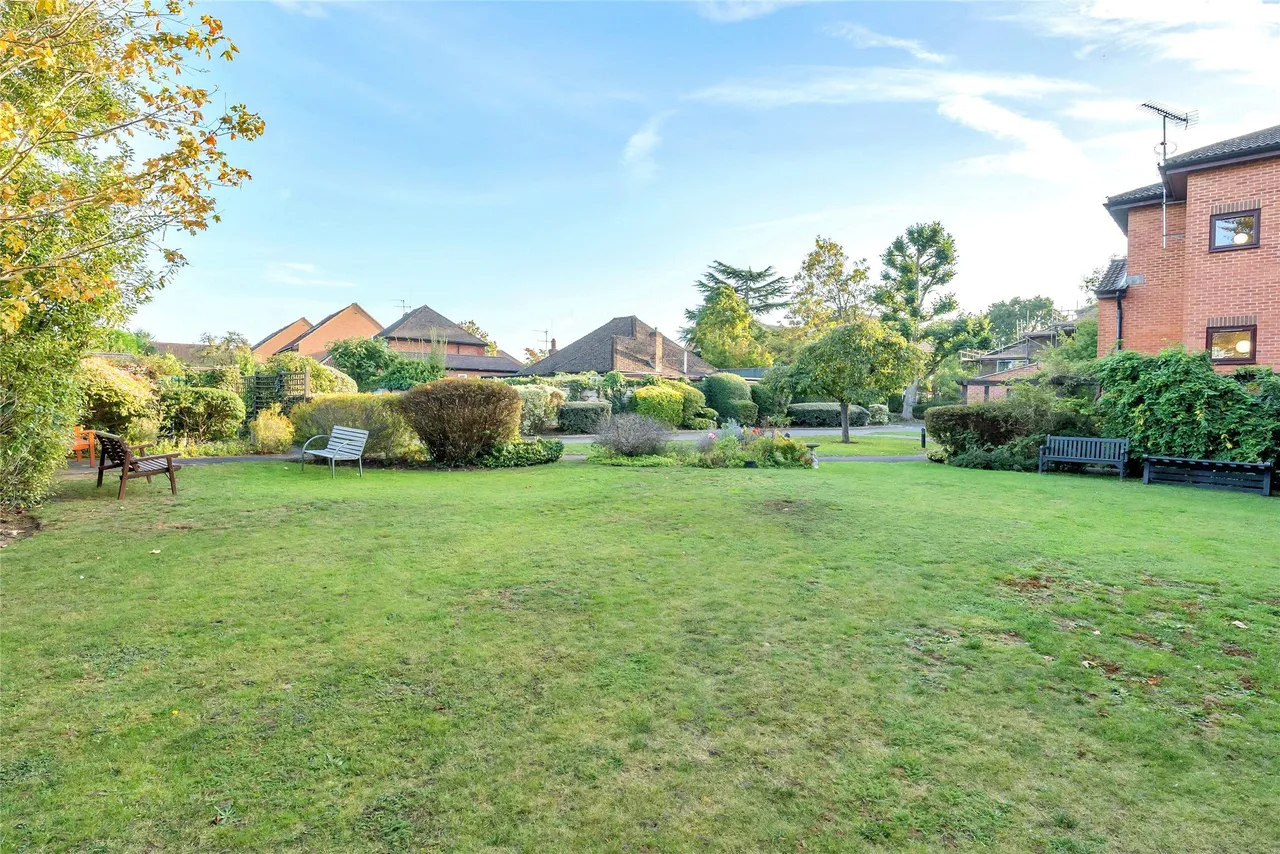 Wordsworth Drive, Cheam, SM3 8HH, photo 16
