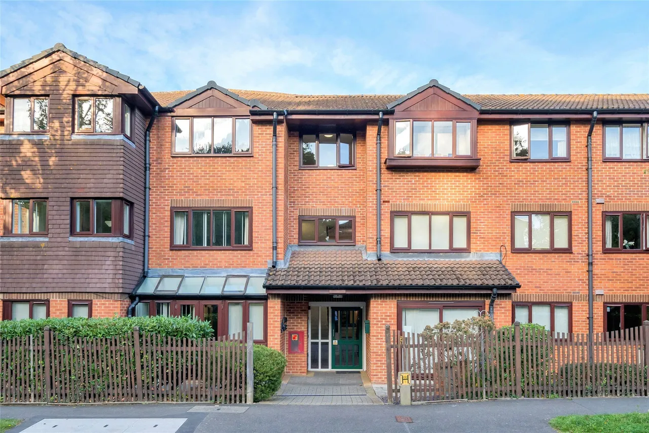 1 bed flat for sale — Wordsworth Drive, Cheam, SM3 8HH