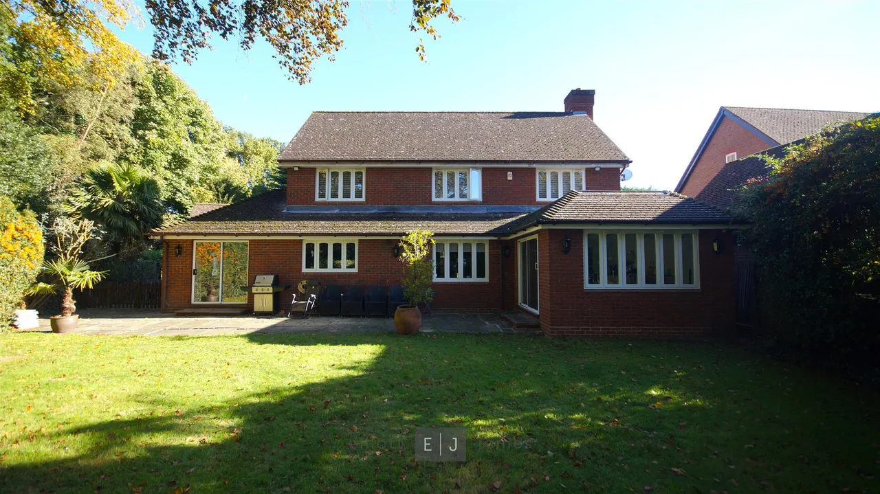 Ardmore Place, Buckhurst Hill, photo 3