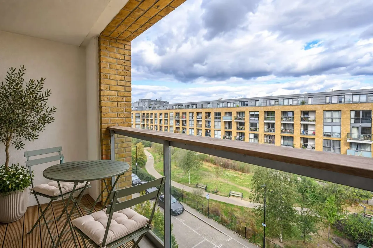 Canalside Square, Islington, N1, photo 3