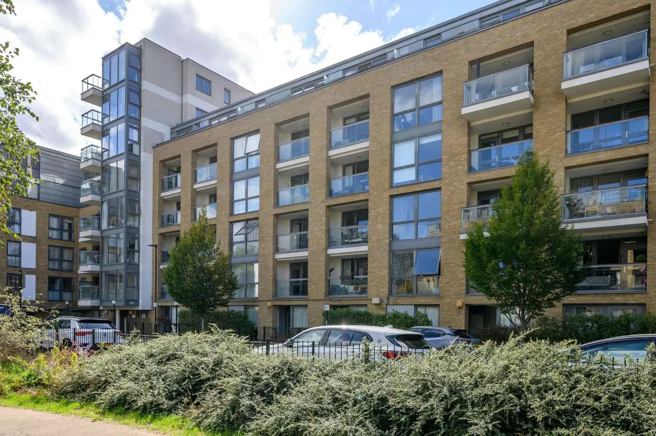 1 bed flat for sale, Canalside Square, Islington, N1