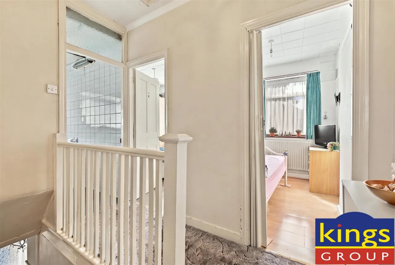 Devonia Gardens, Edmonton, N18, photo 9