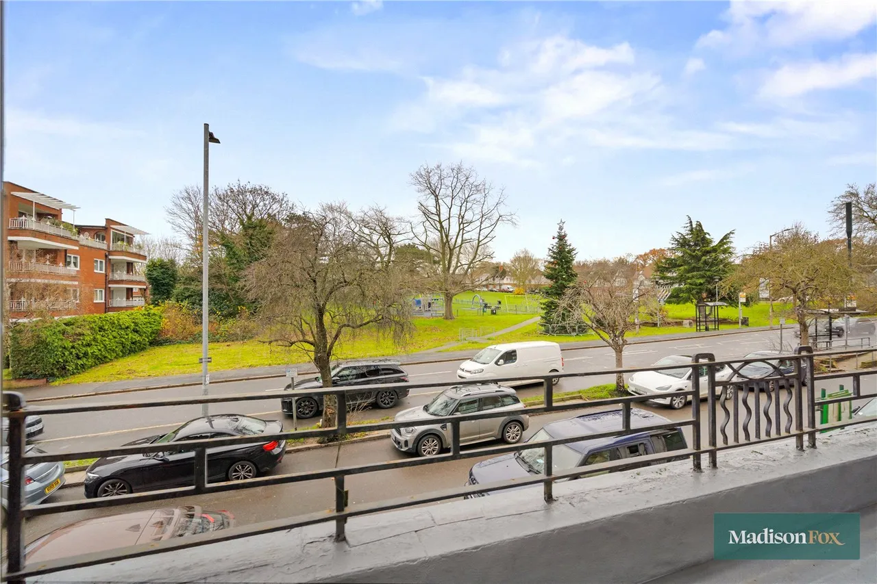 High Road, Chigwell, IG7, photo 24