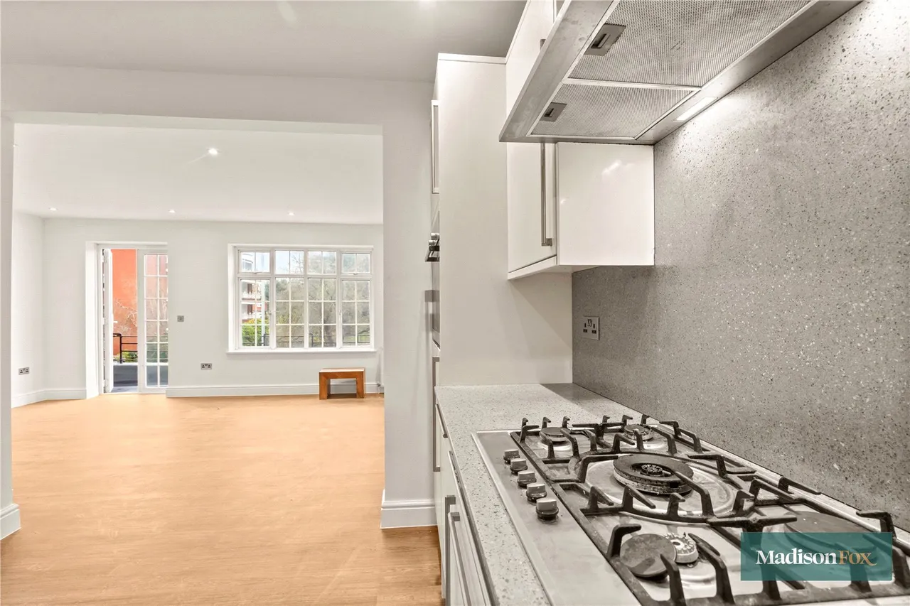 High Road, Chigwell, IG7, photo 6