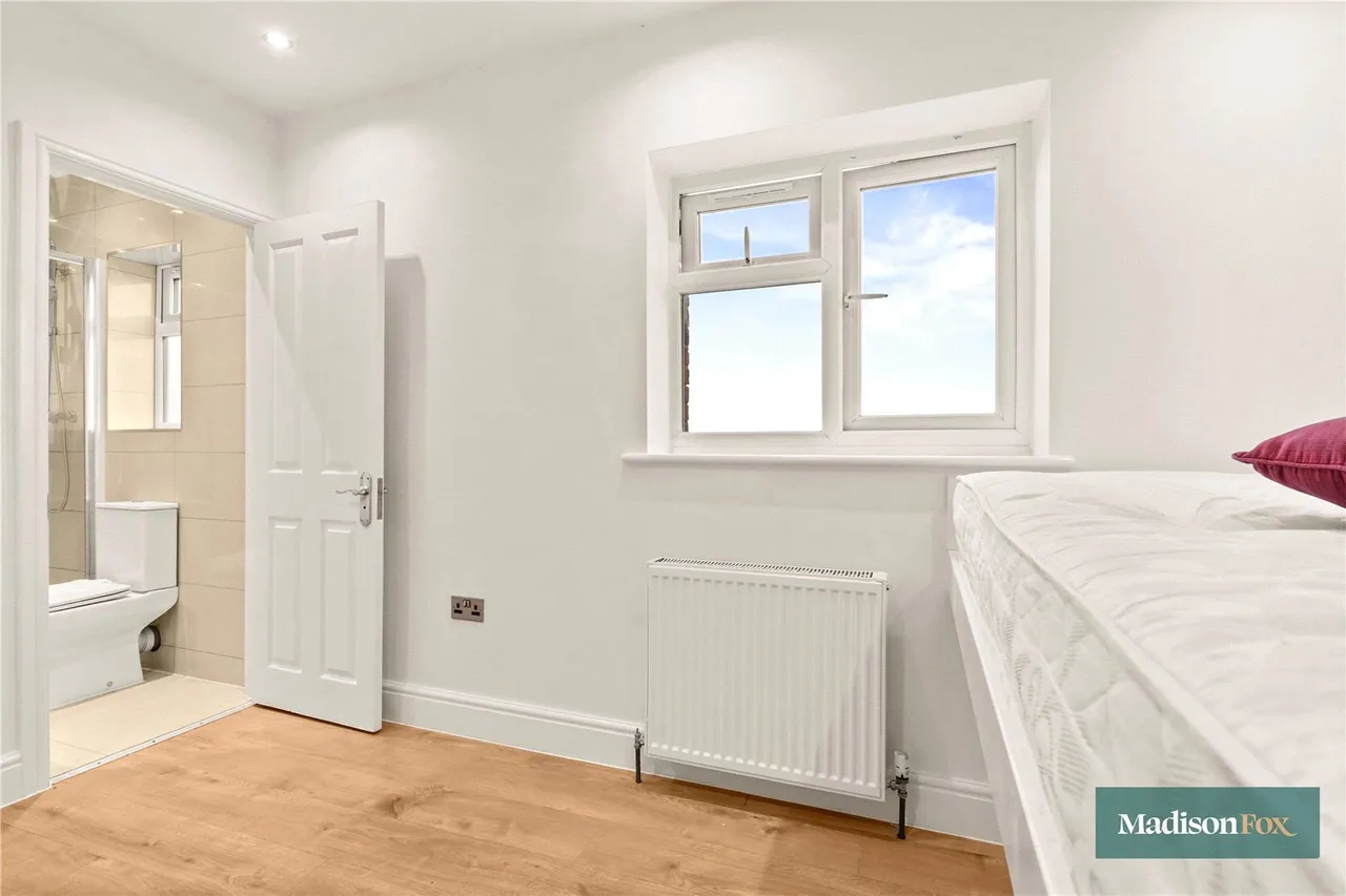High Road, Chigwell, IG7, photo 15