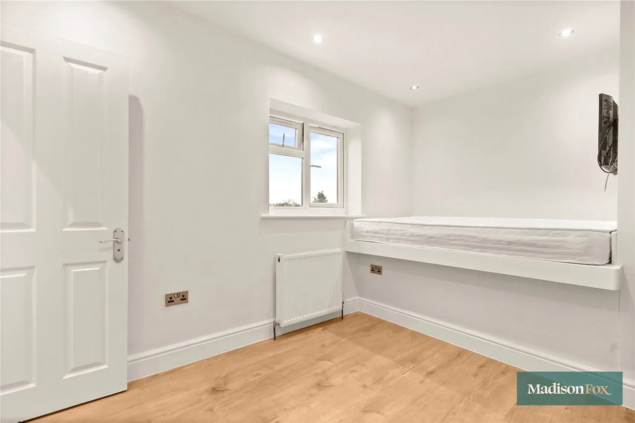High Road, Chigwell, IG7, photo 14
