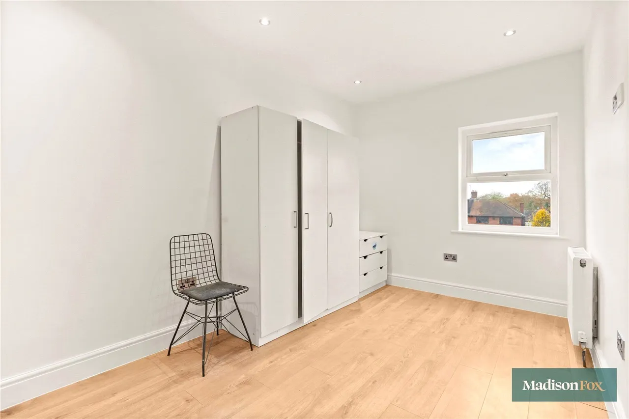 High Road, Chigwell, IG7, photo 20