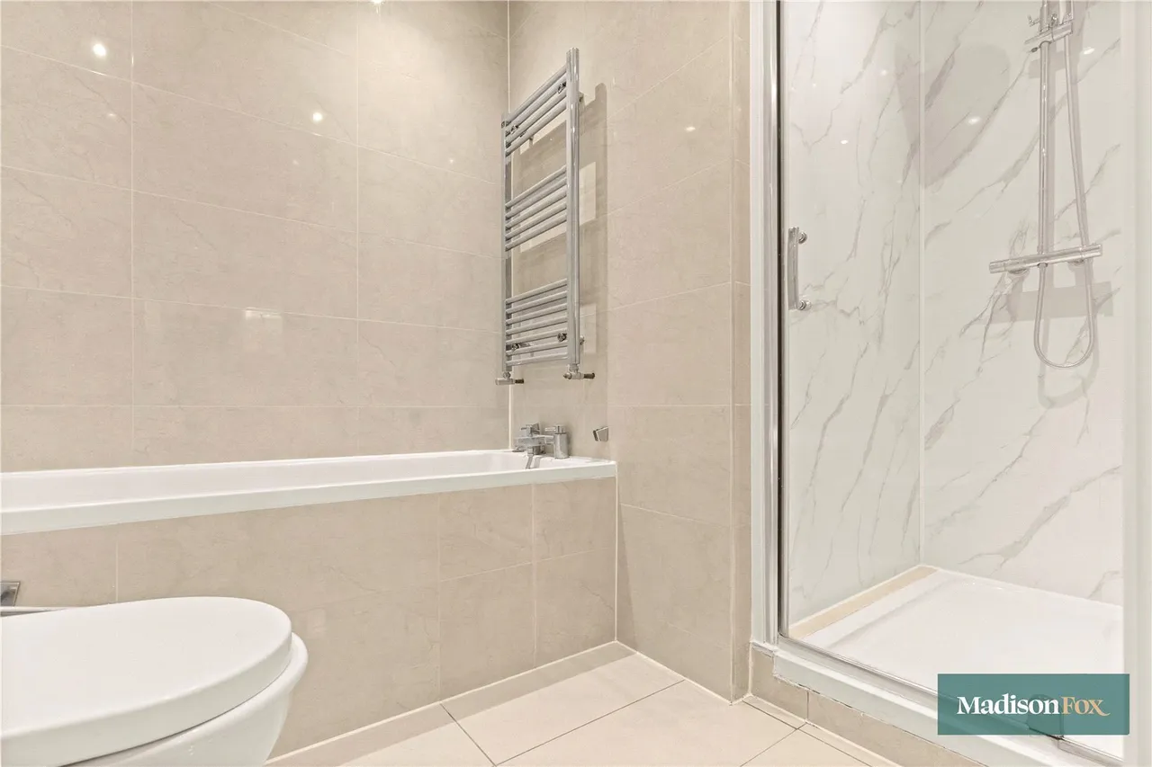 High Road, Chigwell, IG7, photo 12