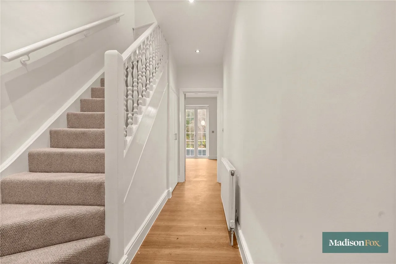 High Road, Chigwell, IG7, photo 9