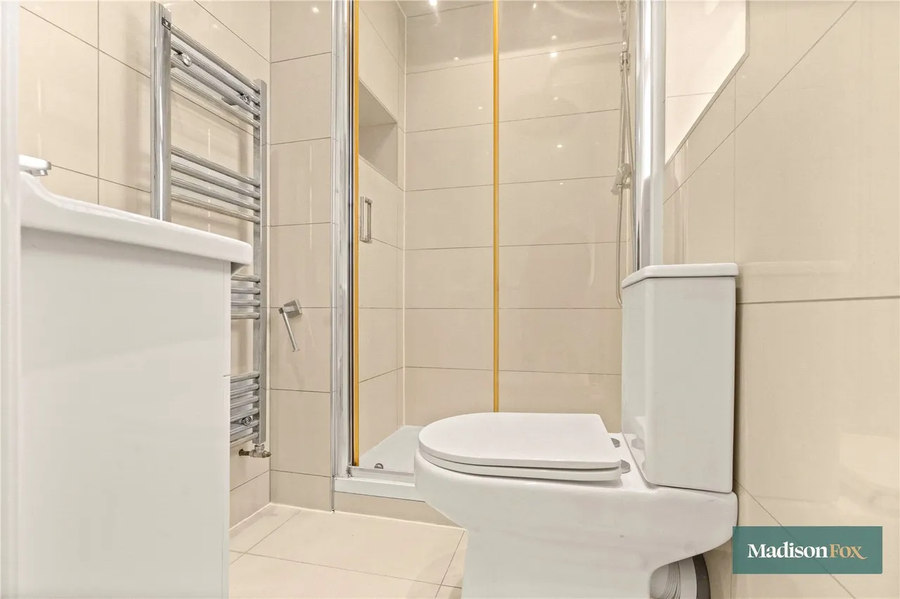 High Road, Chigwell, IG7, photo 16