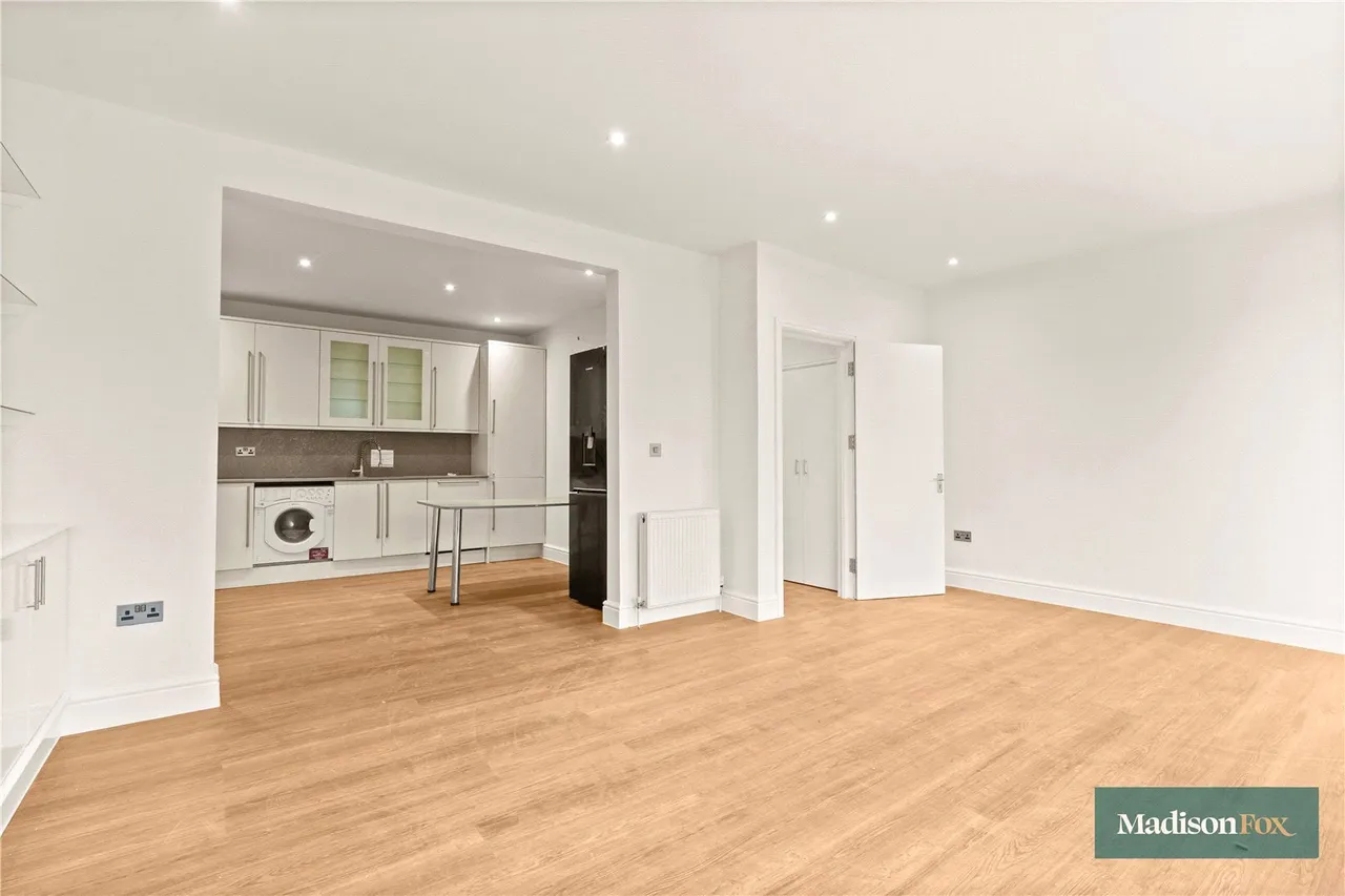 High Road, Chigwell, IG7, photo 5