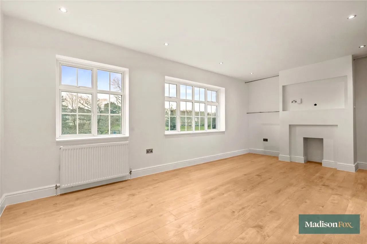 High Road, Chigwell, IG7, photo 10
