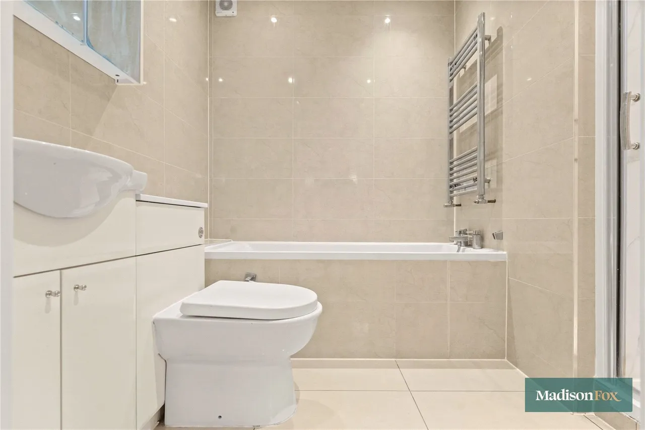 High Road, Chigwell, IG7, photo 13