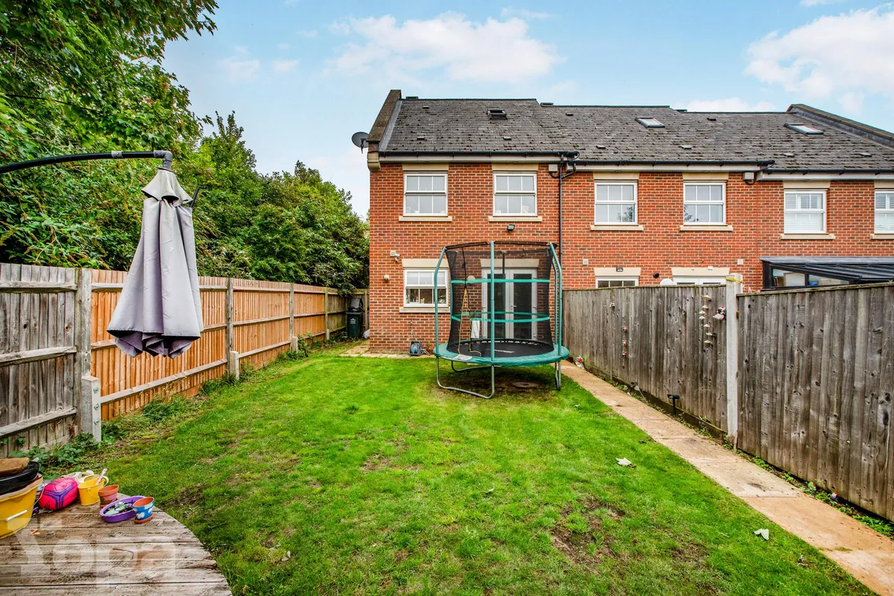 Reed Court, Greenhithe, DA9, photo 3