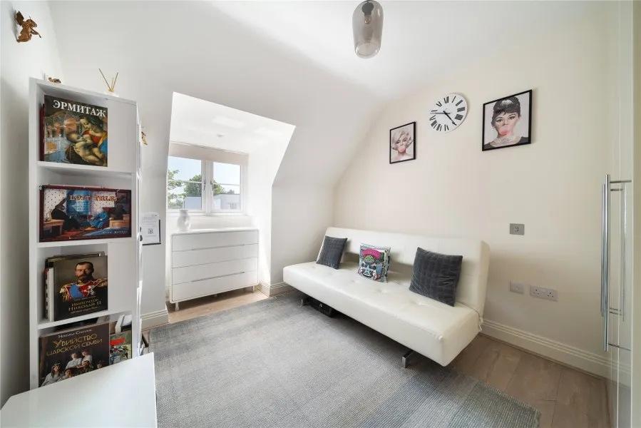 Bridge Street, Walton-on-Thames, KT12, photo 5