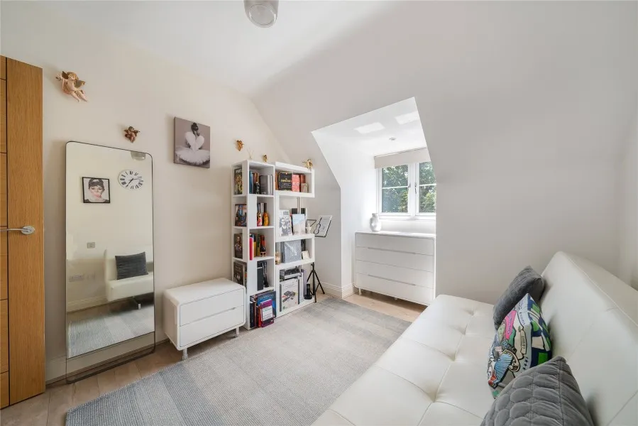 Bridge Street, Walton-on-Thames, KT12, photo 14