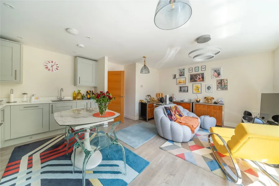 Bridge Street, Walton-on-Thames, KT12, photo 6