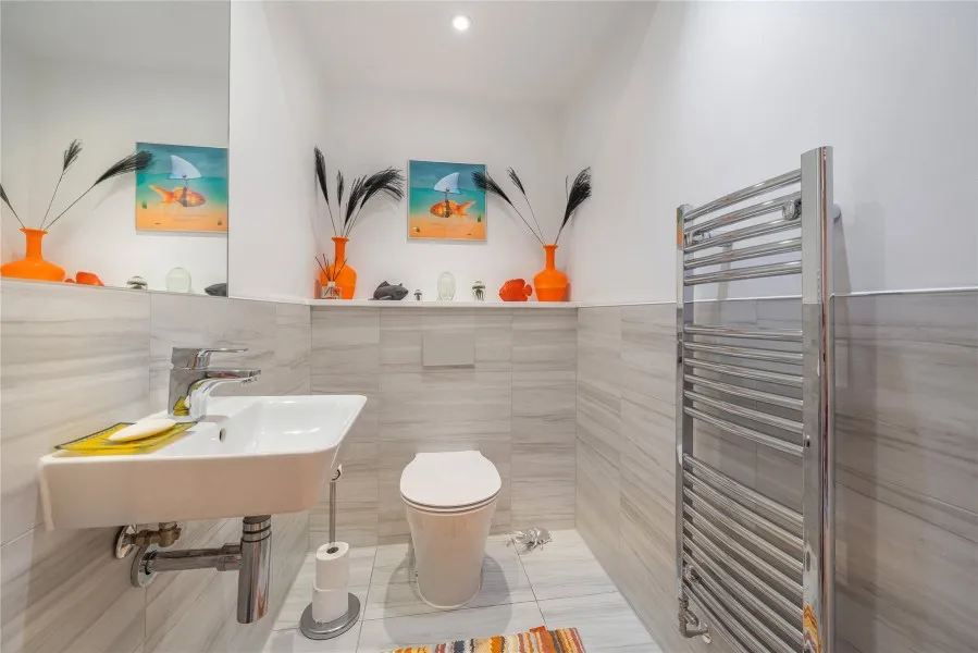 Bridge Street, Walton-on-Thames, KT12, photo 9