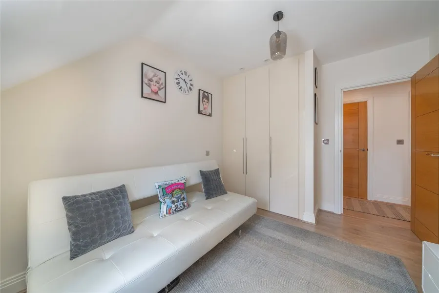 Bridge Street, Walton-on-Thames, KT12, photo 8