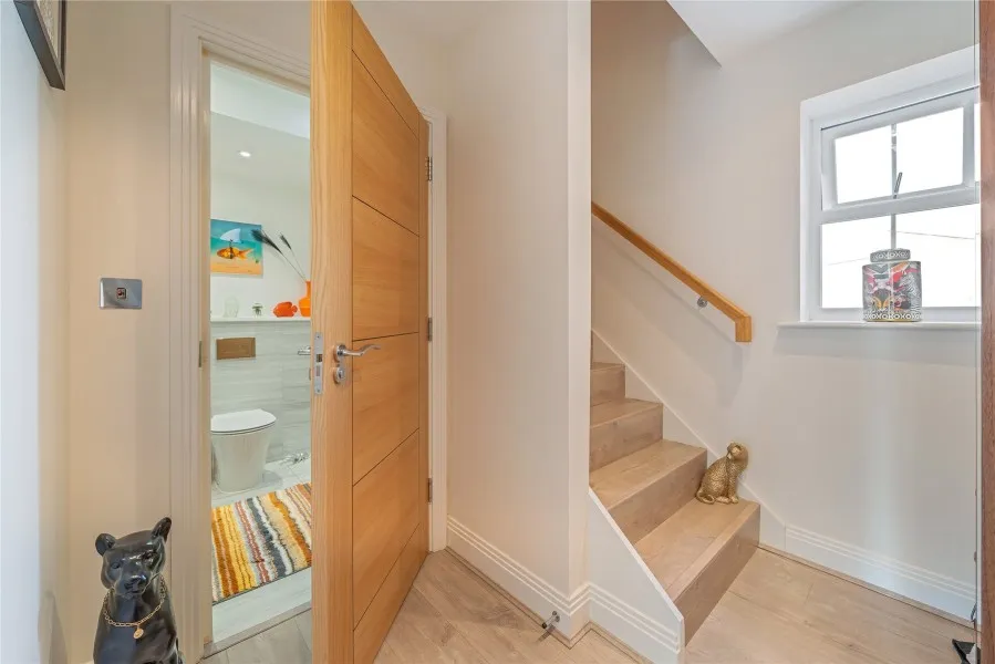 Bridge Street, Walton-on-Thames, KT12, photo 12