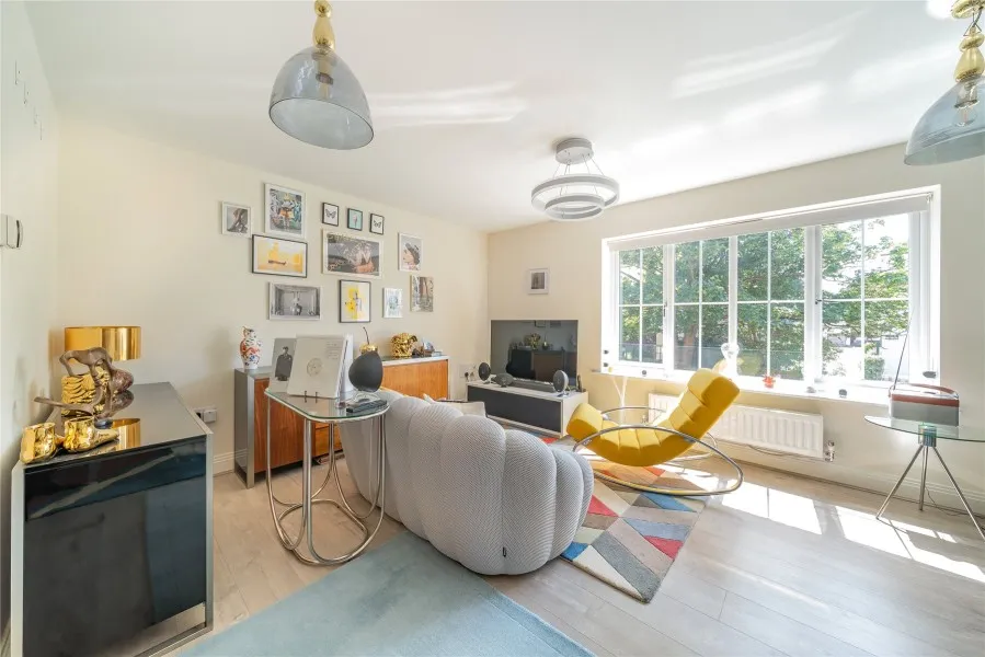 Bridge Street, Walton-on-Thames, KT12, photo 4